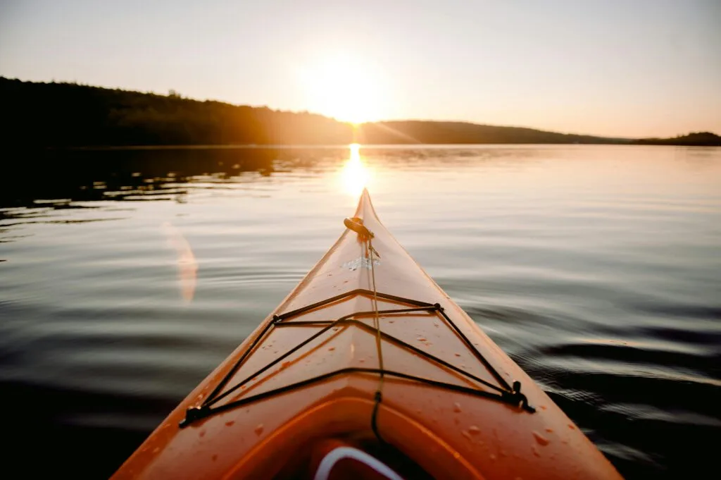 Canoe vs Kayak: Paddle Your Way to Adventure! 1 Canoe vs Kayak1