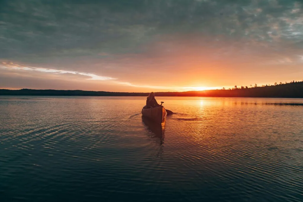 Canoe vs Kayak: Paddle Your Way to Adventure! 2 Canoe vs Kayak2