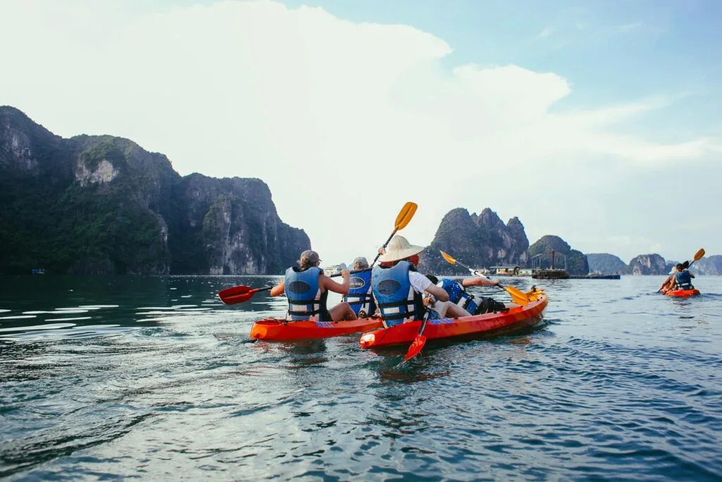 Canoe vs Kayak: Paddle Your Way to Adventure! 4 Canoe vs Kayak4